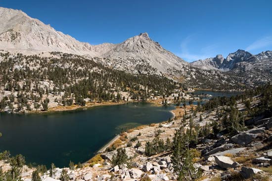 - Diamond Peak, Black Mtn, and Dragon Peak Rising Above the Rae Lakes Basin, Kings Canyon NP -